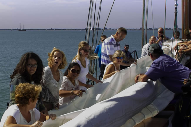 teambuildingactiviteiten2 Samen de zeilen opdoeken
